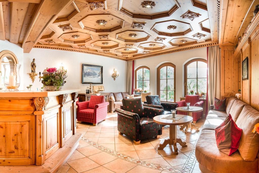 Familien- & Vitalhotel Auenhof Фульпмес Экстерьер фото