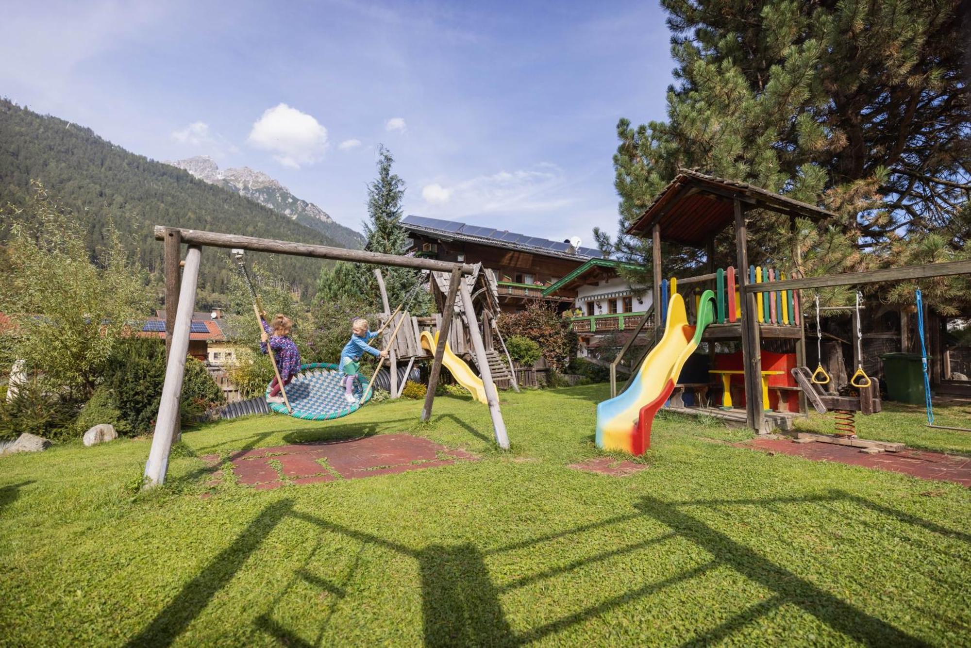 Familien- & Vitalhotel Auenhof Фульпмес Экстерьер фото