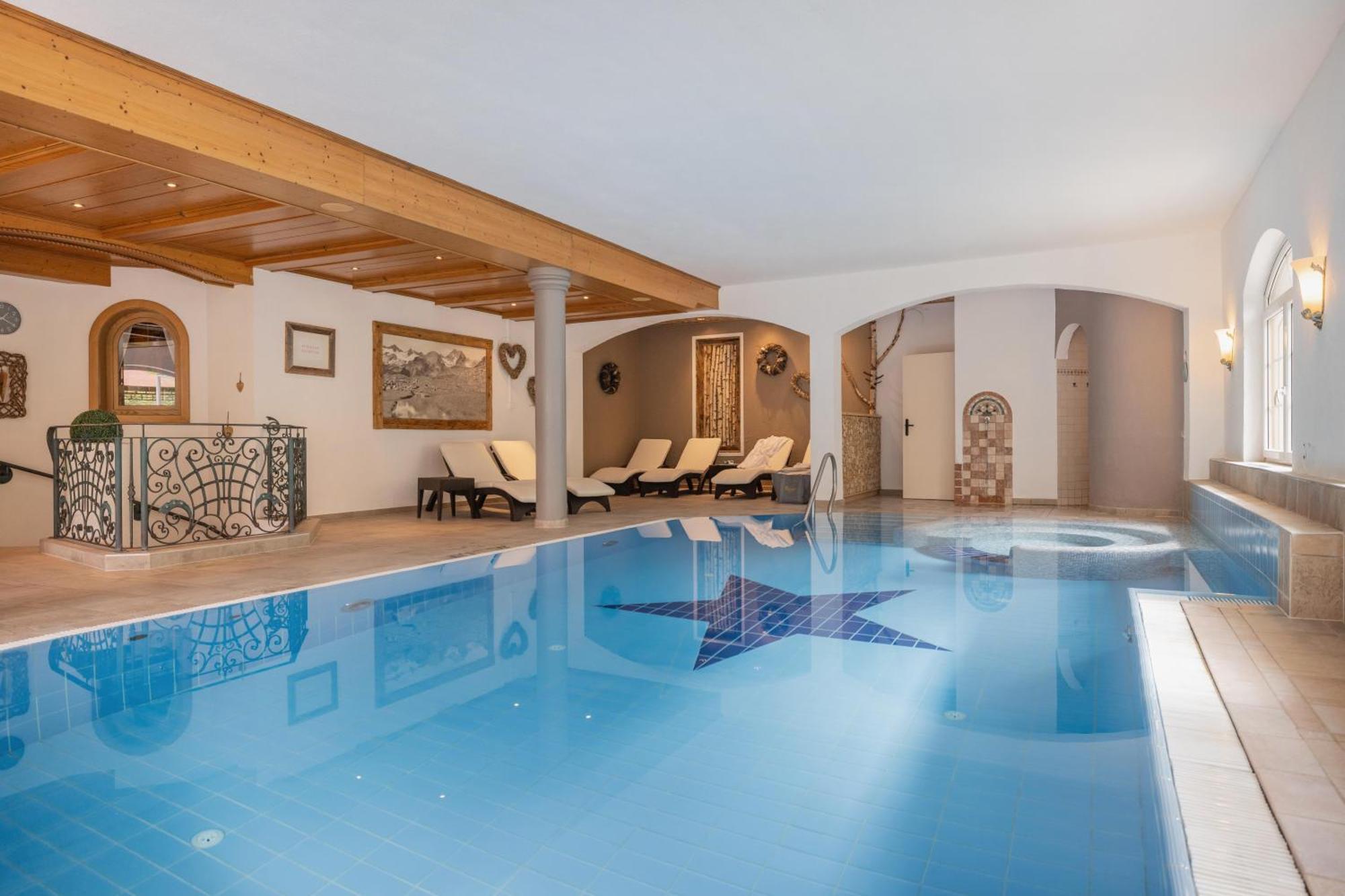 Familien- & Vitalhotel Auenhof Фульпмес Экстерьер фото
