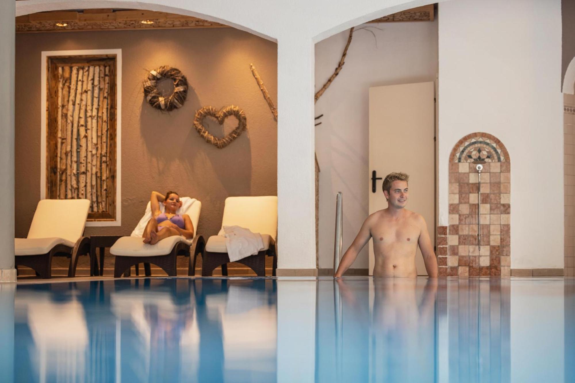 Familien- & Vitalhotel Auenhof Фульпмес Экстерьер фото